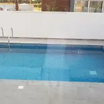 Mobina * Lárnaka