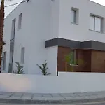 Mobina Vilă *
