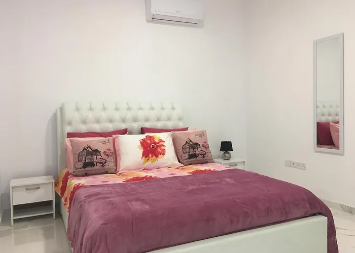 Mobina * ラルナカ