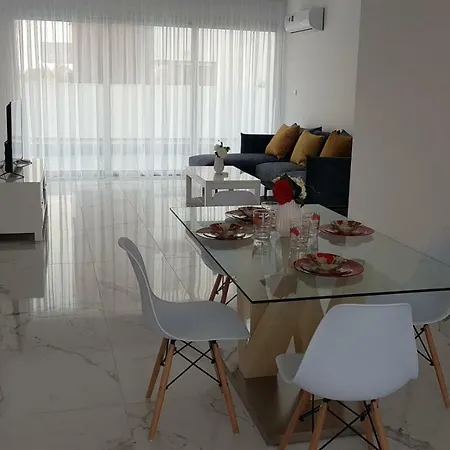 Mobina * Larnaca